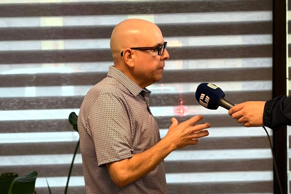 Paul Meyers speaking to an off-camera interviewer with a Cogeco branded microphone in frame